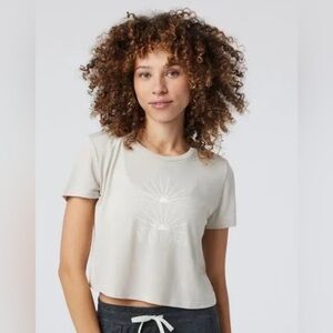 Vuori Women's Coast Modern Tee Heather Dust